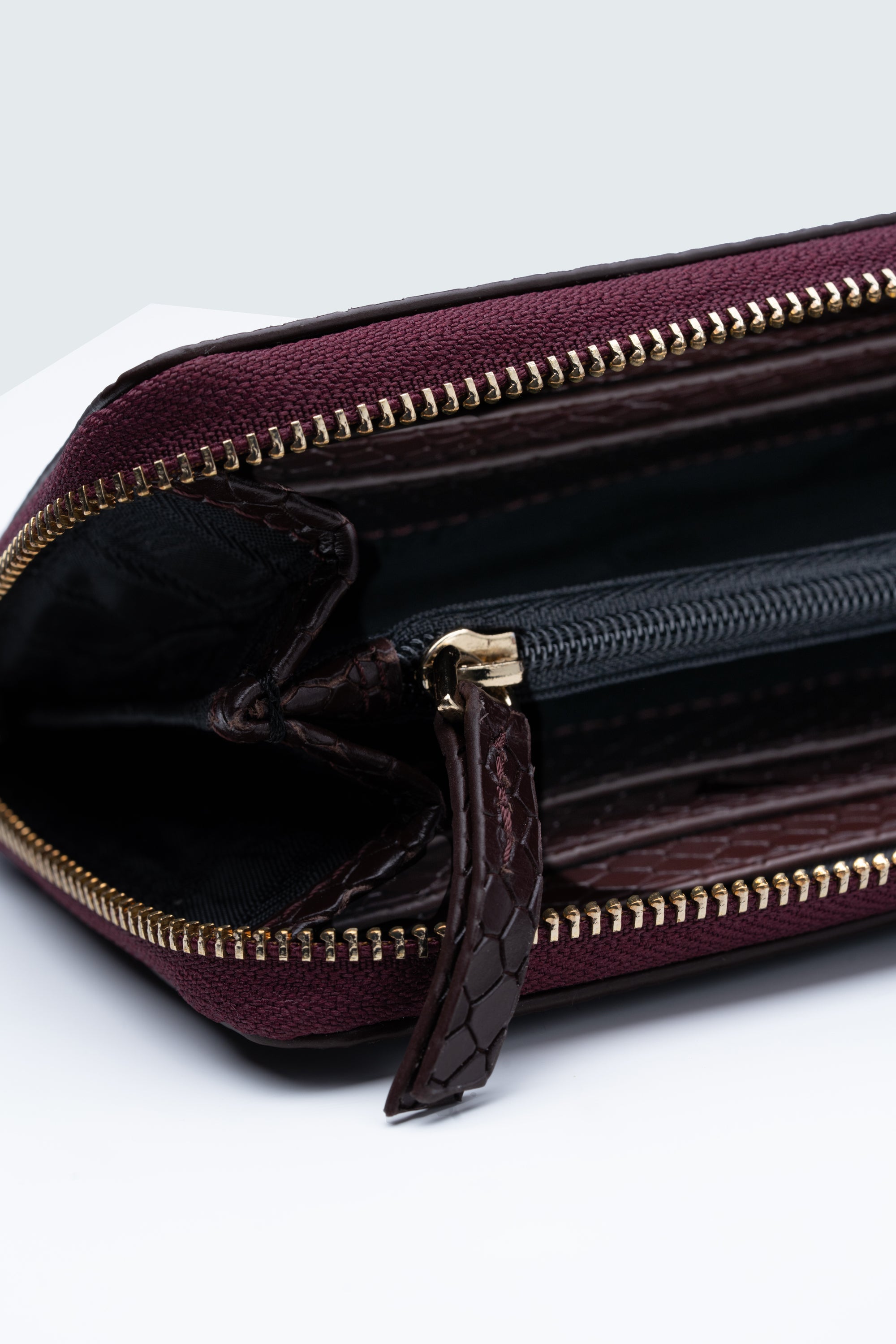 Akita Wallet 8cc Zip Around