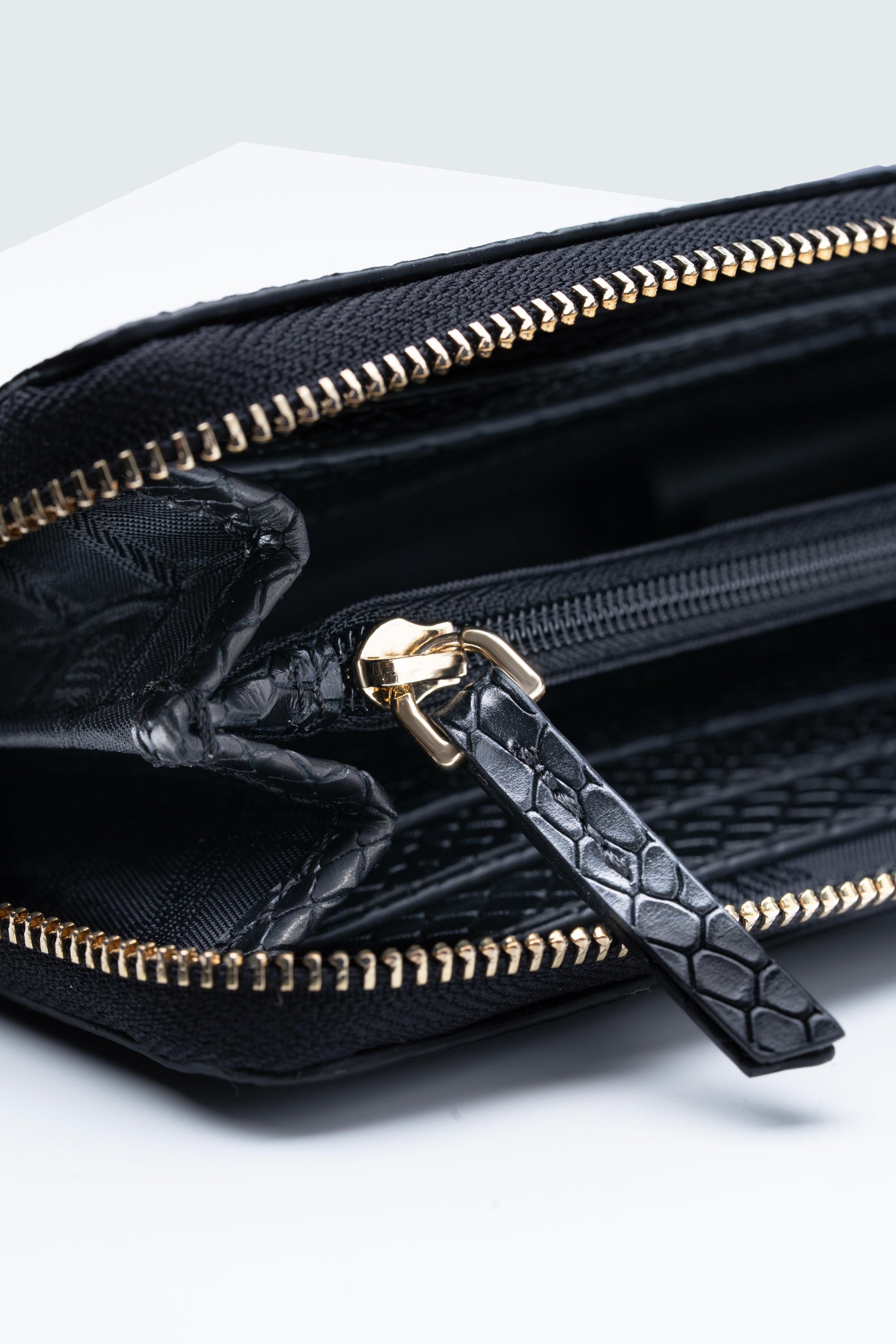 Akita Wallet 8cc Zip Around