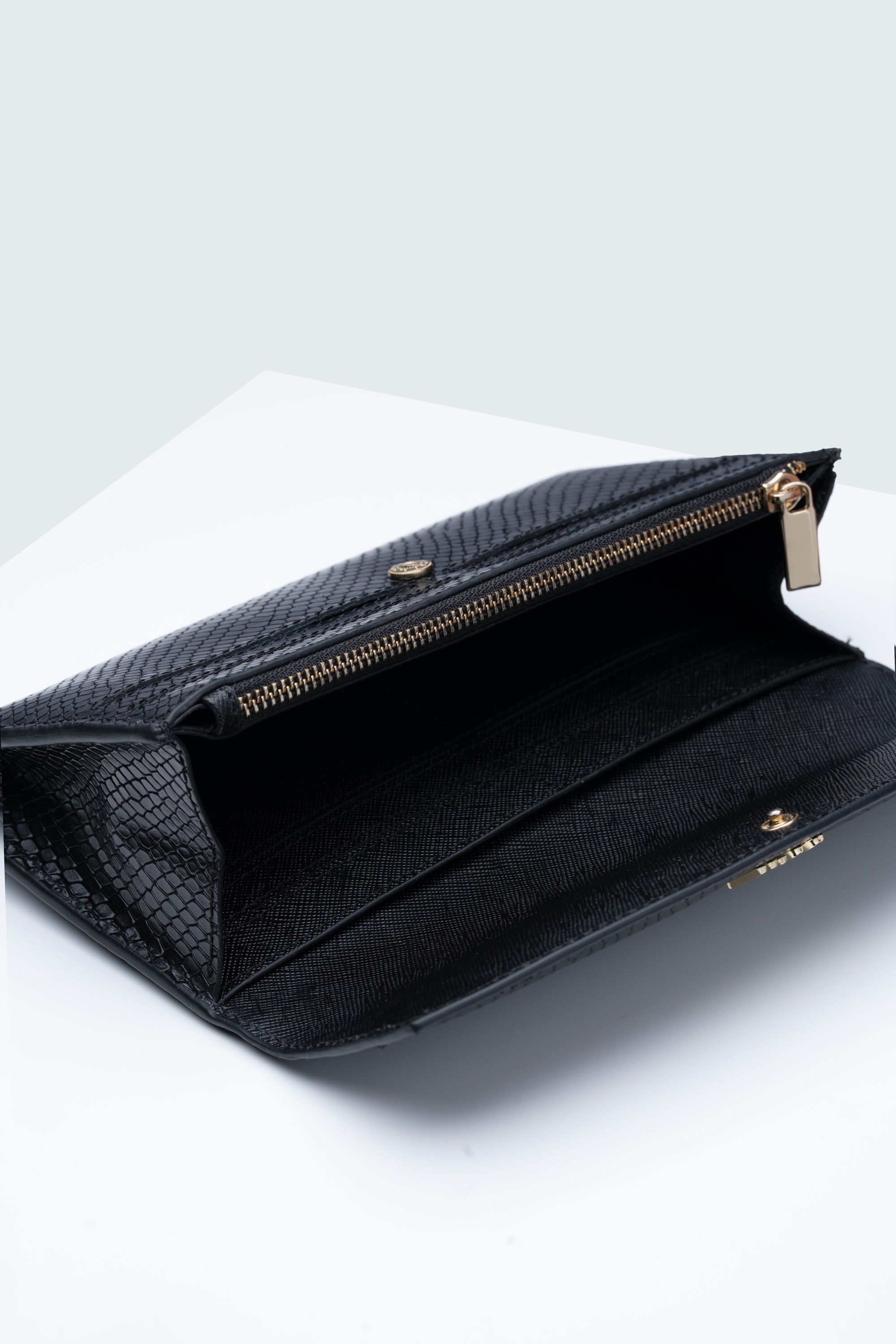 Akita Snap Wallet 8cc