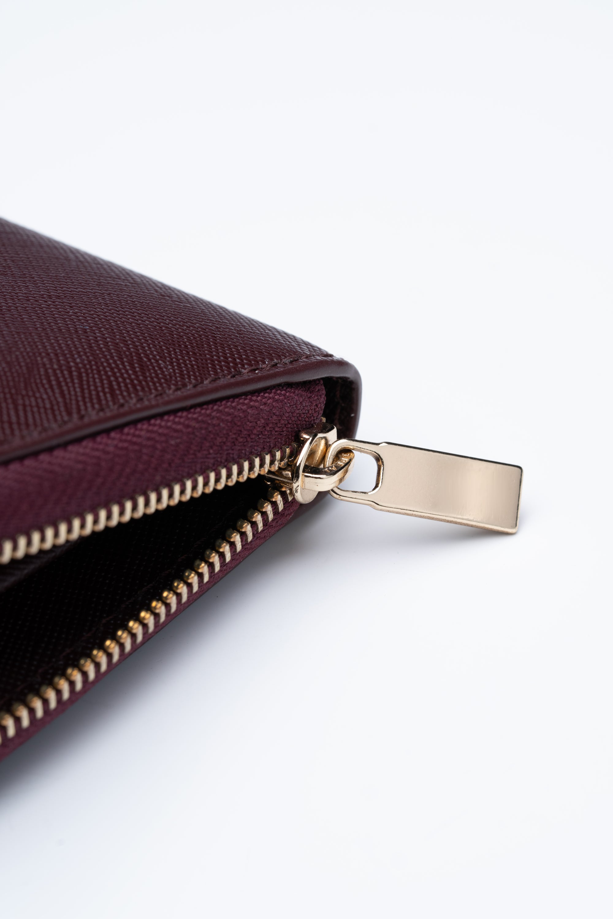 Aiko Nano Zip Around Card Case